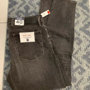 BNWT size 40x34 GAP East Temp Jeans in Gray.
